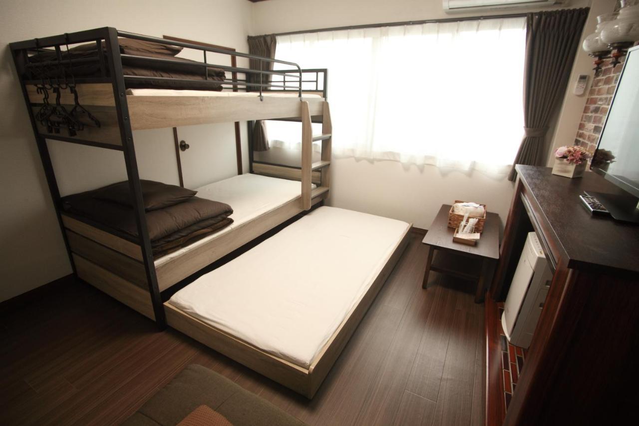 Guest house FUTABA Ōsaka Extérieur photo