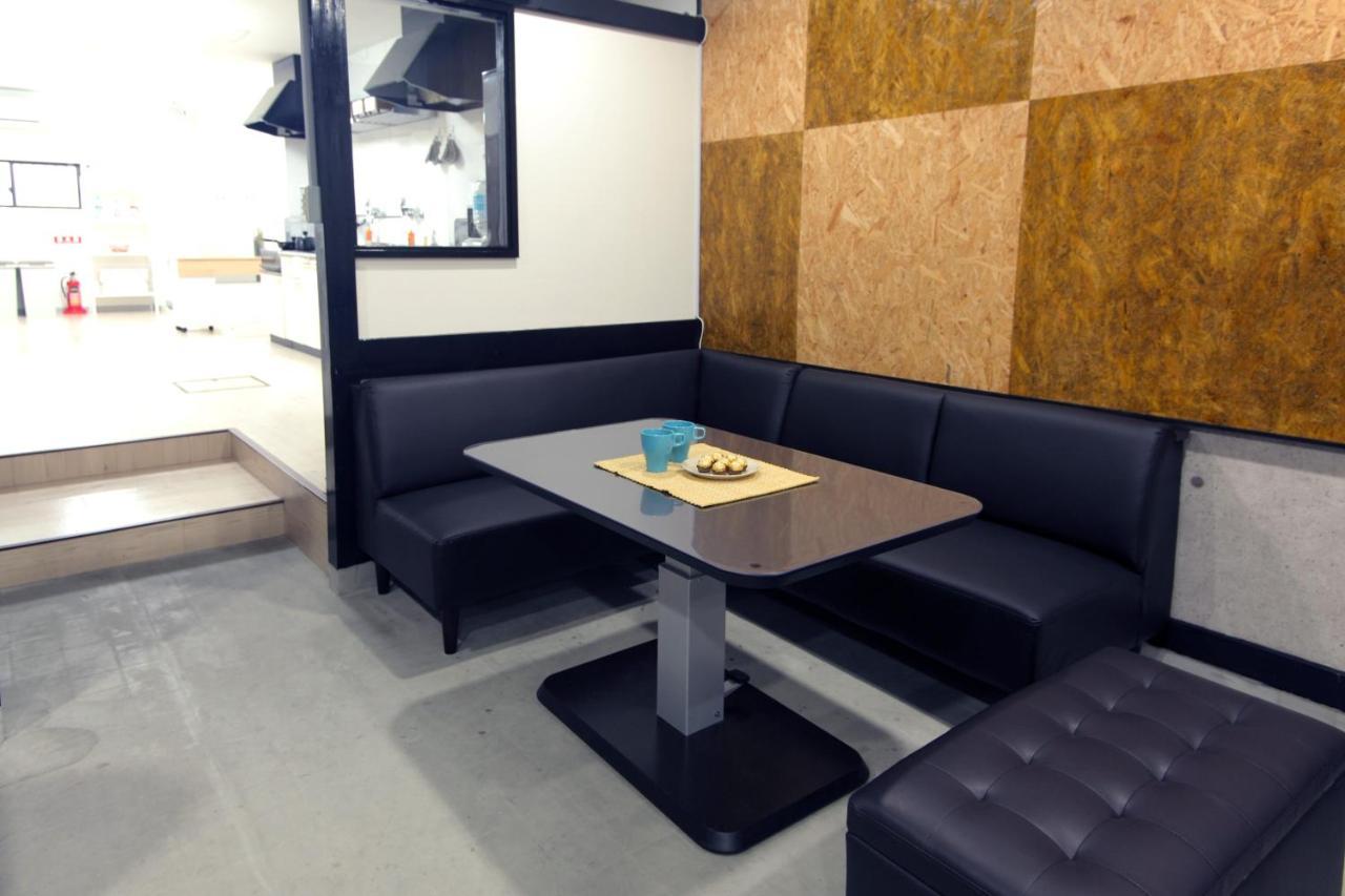 Guest house FUTABA Ōsaka Extérieur photo