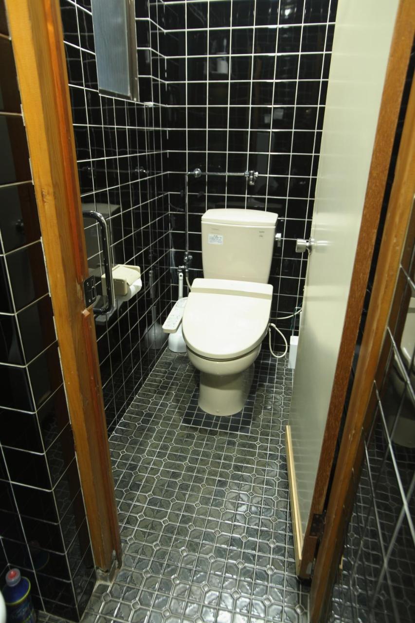 Guest house FUTABA Ōsaka Extérieur photo